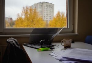 Praca zdalna dla studenta: zajęcia online i bezpieczne oferty
